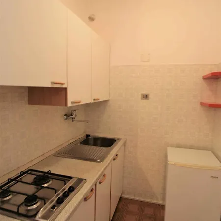 Apartment In 33248