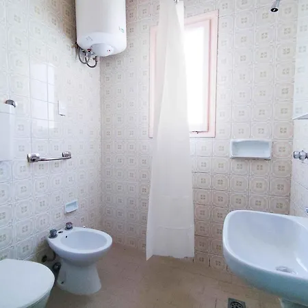 Apartment In 33248