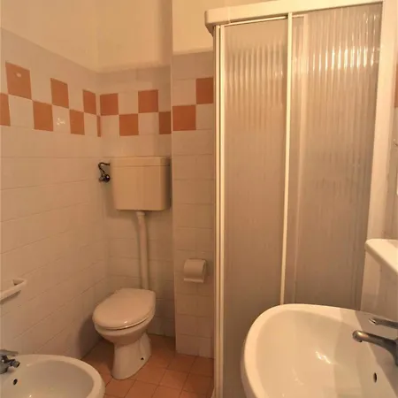 Apartment In 33248